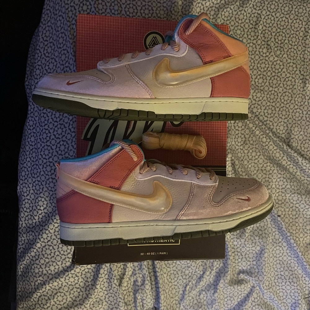Nike dunk x social status strawberry milk - Picture 2 of 5